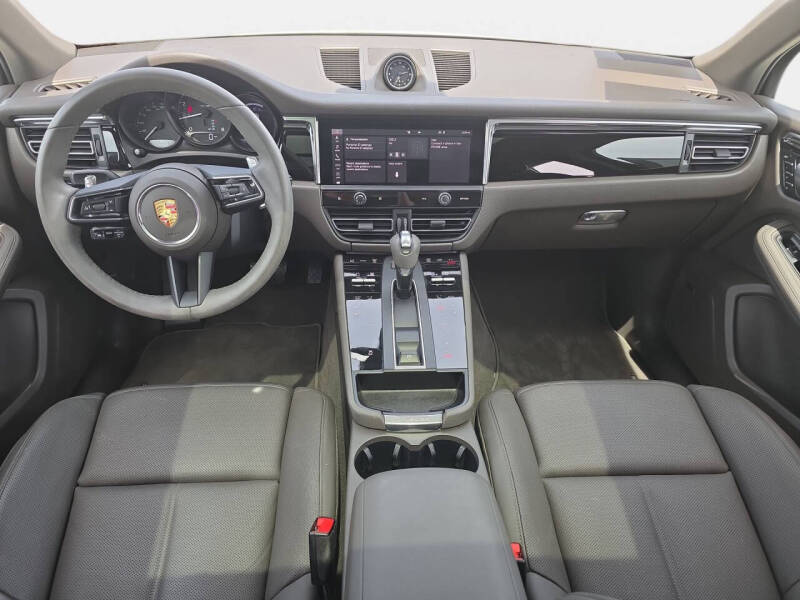 2025 Porsche Macan
