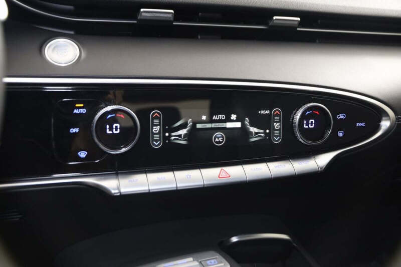 2022 Genesis GV70 2.5T Standard