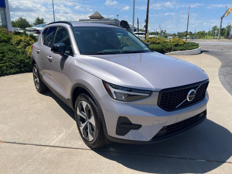 2026 Volvo XC40 B5 Core