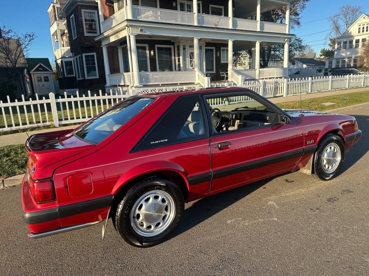 1990 Ford Mustang 8