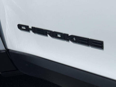 2023 Jeep Cherokee Altitude Lux