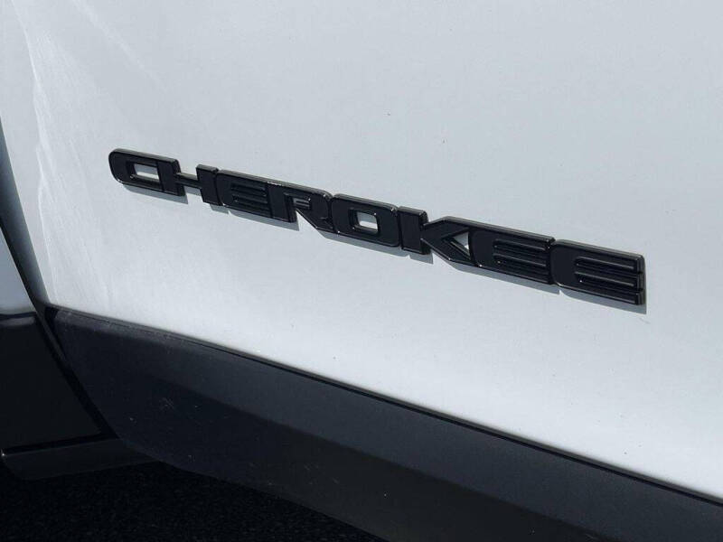 2023 Jeep Cherokee Altitude Lux