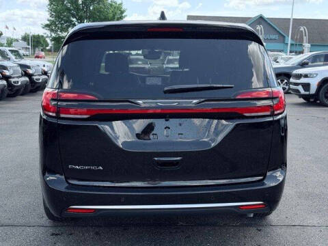 2027 Chrysler Pacifica Select