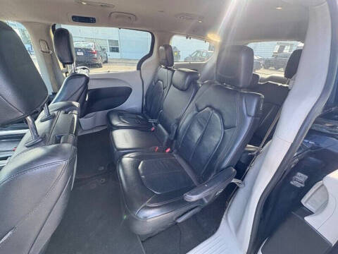 2017 Chrysler Pacifica Touring-L Plus