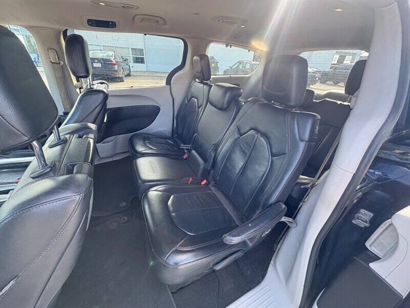 2017 Chrysler Pacifica Touring-L Plus