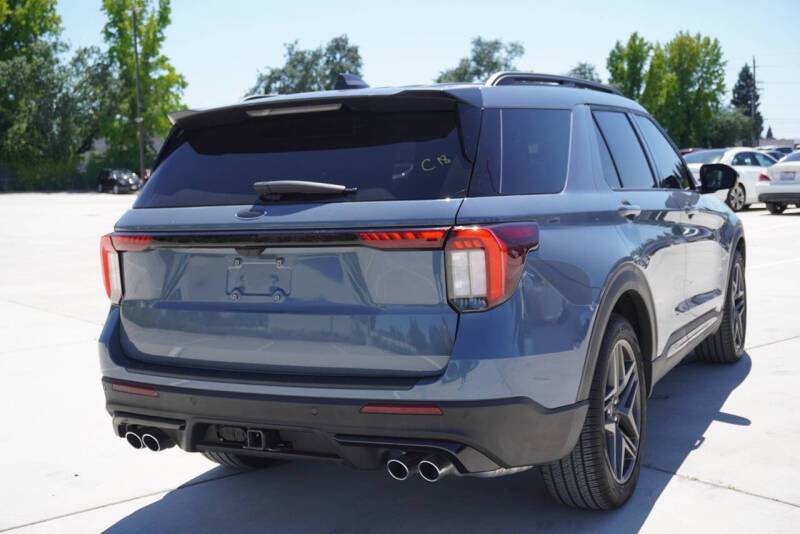 2025 Ford Explorer ST