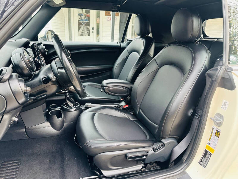 2019 MINI Convertible Base photo 20