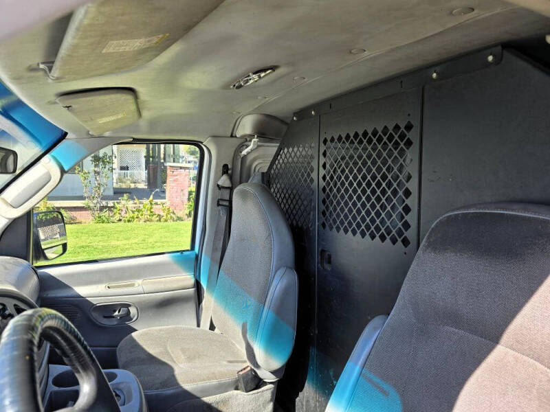 2004 Ford E-Series E-250