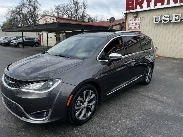 Gray 2017 Chrysler Pacifica Limited Limited 4dr Mini-Van 2