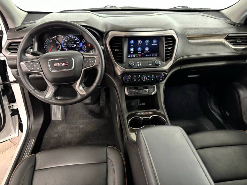 2022 GMC Acadia AT4