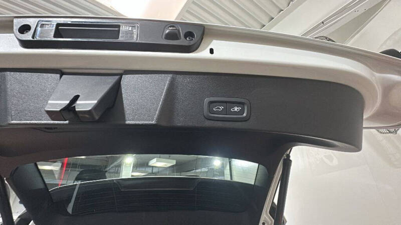 2024 Volvo XC40 B5 Plus Dark Theme