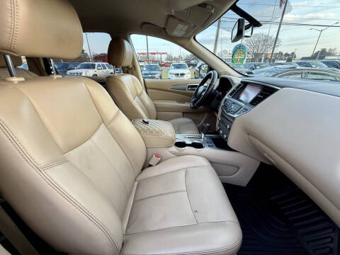 2017 Nissan Pathfinder SL