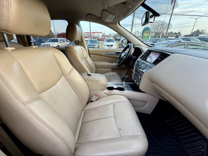 2017 Nissan Pathfinder SL