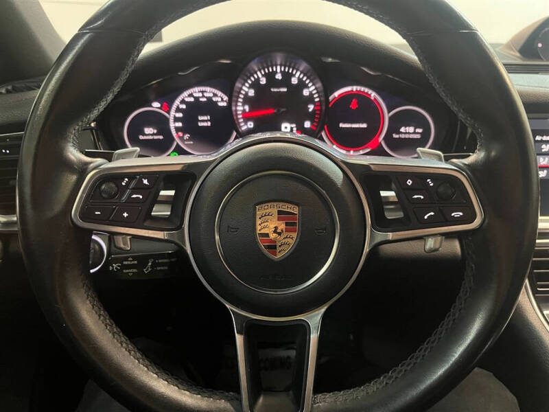 2018 Porsche Panamera 4