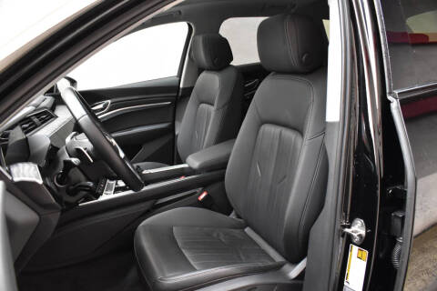 2021 Audi e-tron quattro Premium