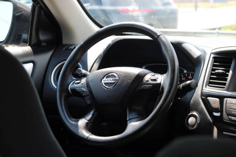 2020 Nissan Pathfinder SV