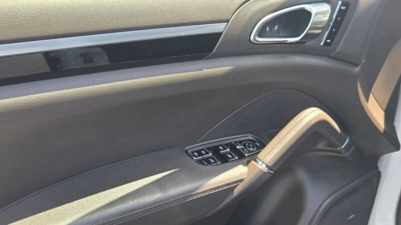 2017 Porsche Cayenne Platinum Edition