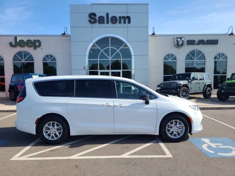 2025 Chrysler Pacifica Select