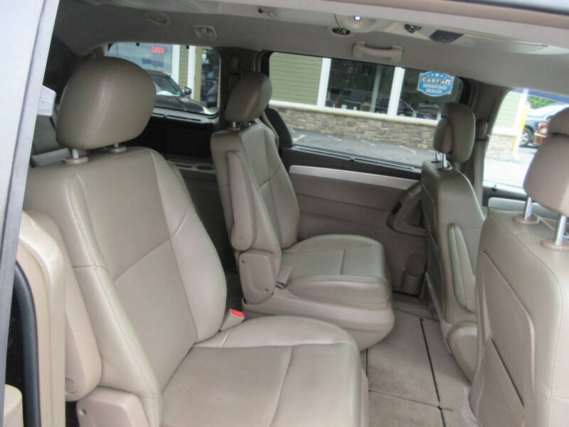 2012 Volkswagen Routan SE