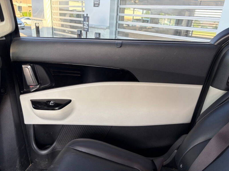 2023 Kia Carnival EX