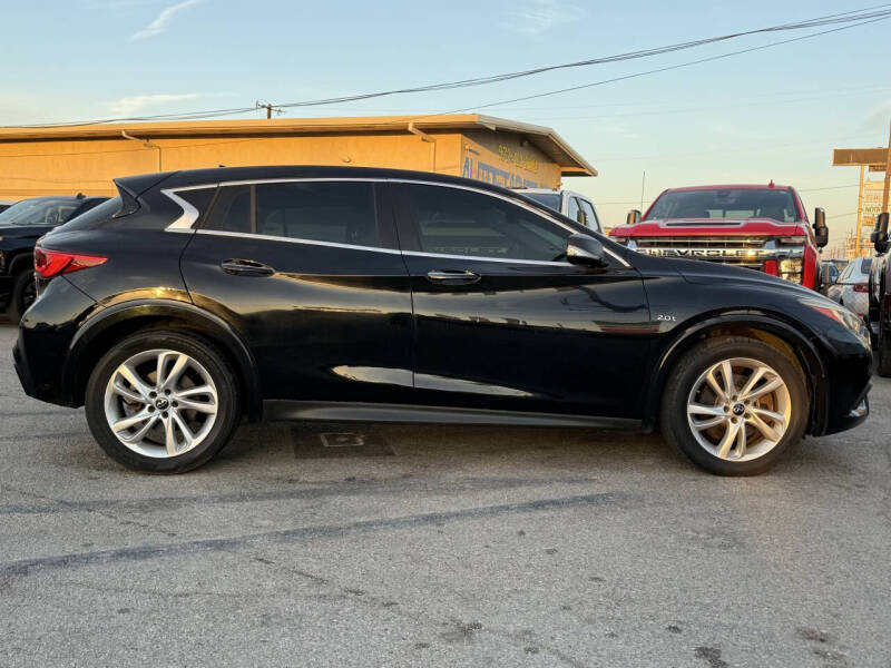 2017 Infiniti QX30 Luxury
