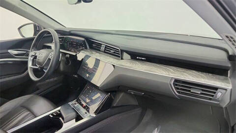 2022 Audi e-tron quattro Premium Plus