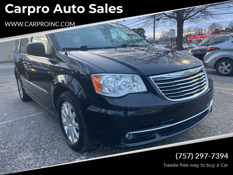 Chrysler Town & Country's photo