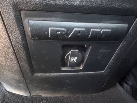 2017 RAM 1500 SLT