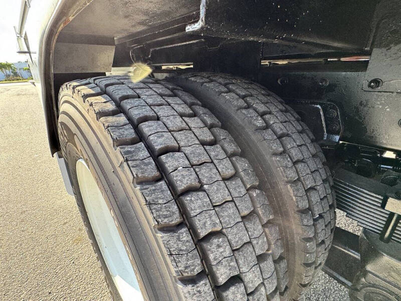 2017 Freightliner M2 106