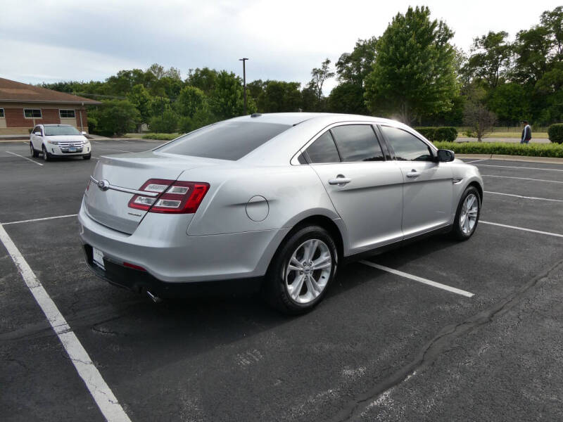 2017 Ford Taurus SE