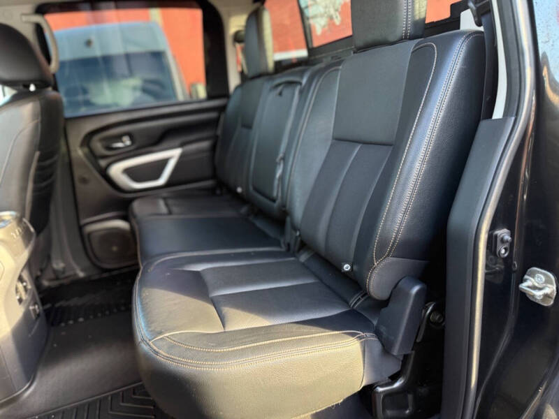 2017 Nissan Titan SL