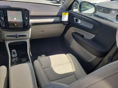 2026 Volvo XC40 B5 Plus
