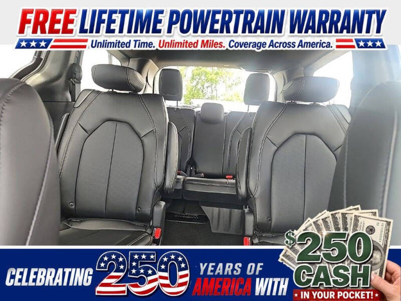 2027 Chrysler Pacifica Select