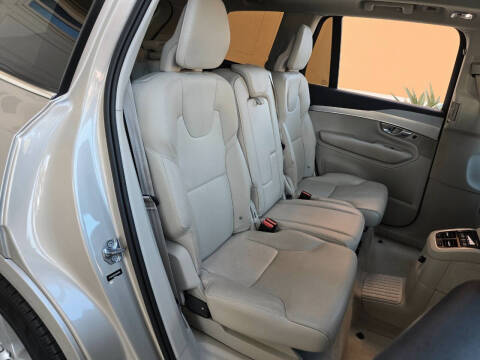 2016 Volvo XC90 T8 eAWD Momentum