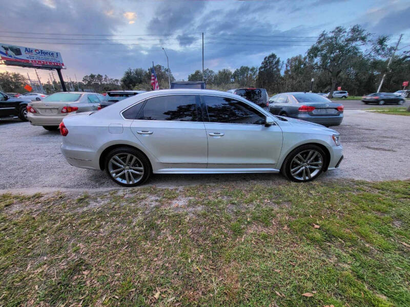 2016 Volkswagen Passat R-Line photo 1