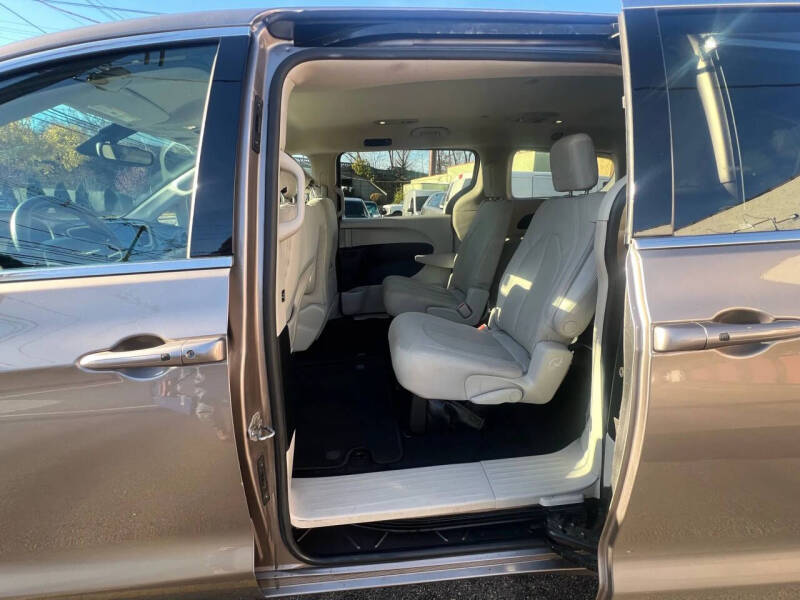 2017 Chrysler Pacifica Touring