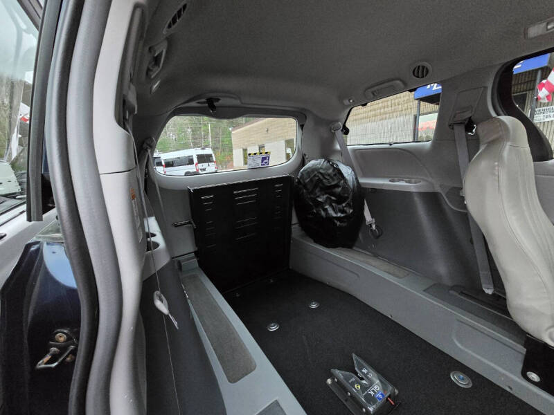 2019 Toyota Sienna XLE 8-Passenger