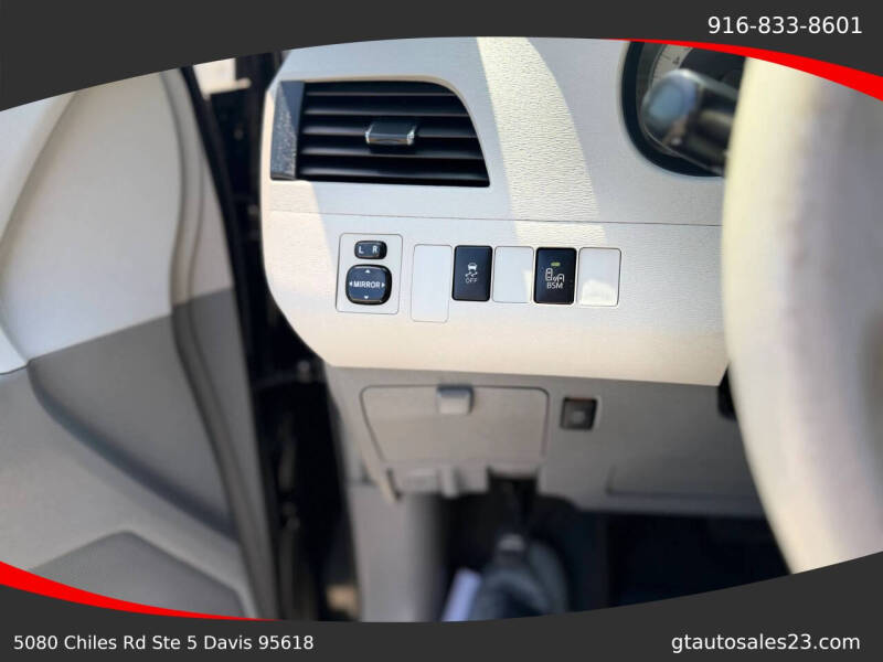 2013 Toyota Sienna SE 8-Passenger