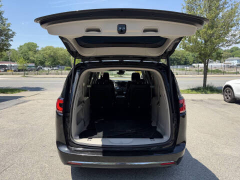 2022 Chrysler Pacifica Touring L