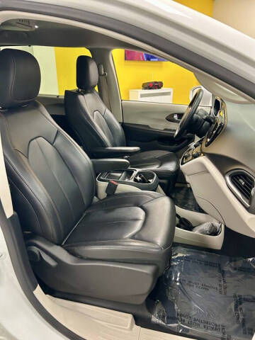 2017 Chrysler Pacifica Touring-L