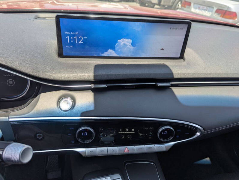 2023 Genesis GV70 2.5T Standard