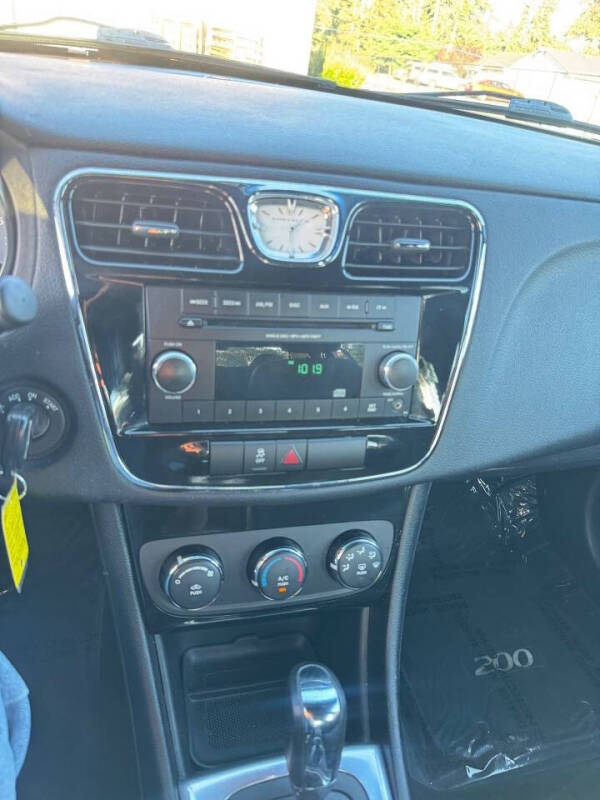 2014 Chrysler 200 LX