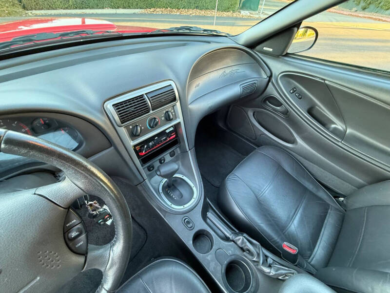 2004 Ford Mustang Deluxe