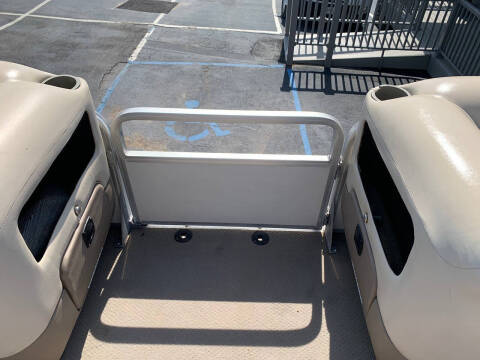 2000 Sun Tracker Party Barge 22 DLX