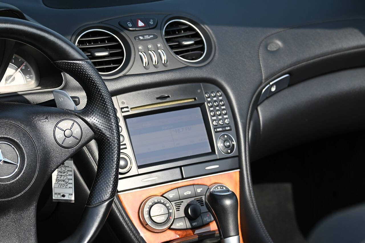 2011 Mercedes-Benz SL-Class 21