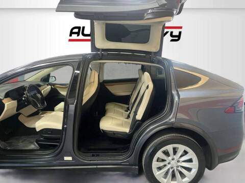 2019 Tesla Model X Standard Range