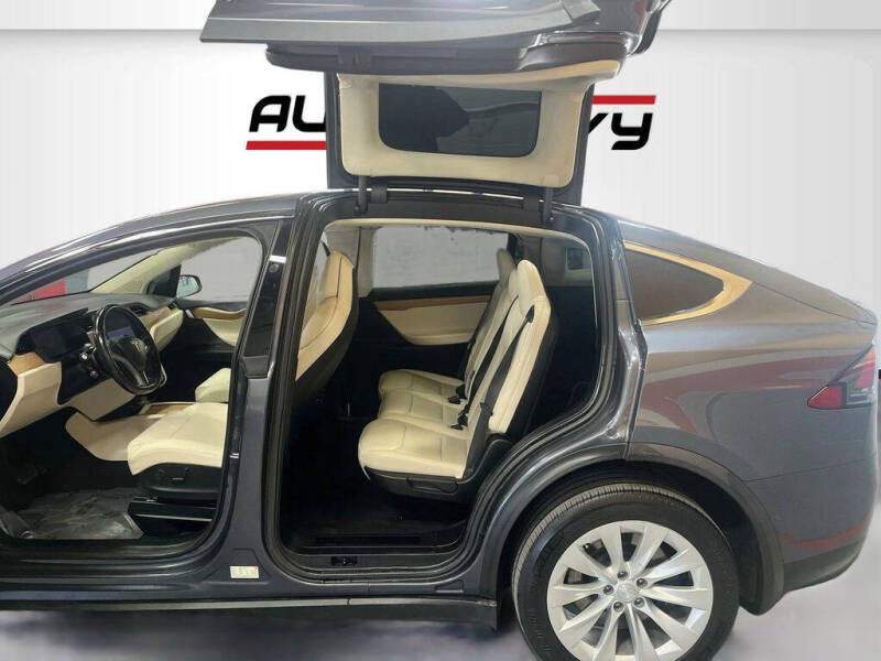 2019 Tesla Model X Standard Range