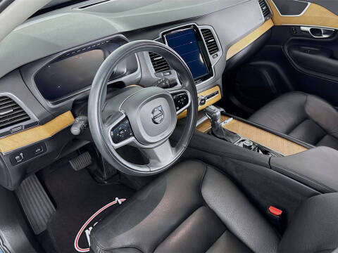 2022 Volvo XC90 T5 Momentum