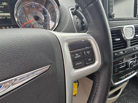 2016 Chrysler Town and Country Touring