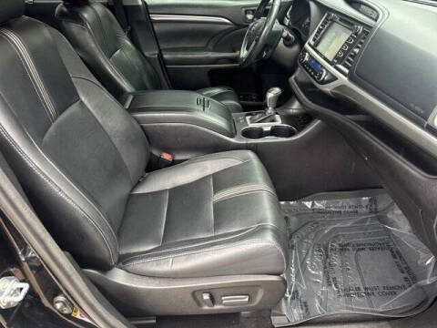2017 Toyota Highlander SE